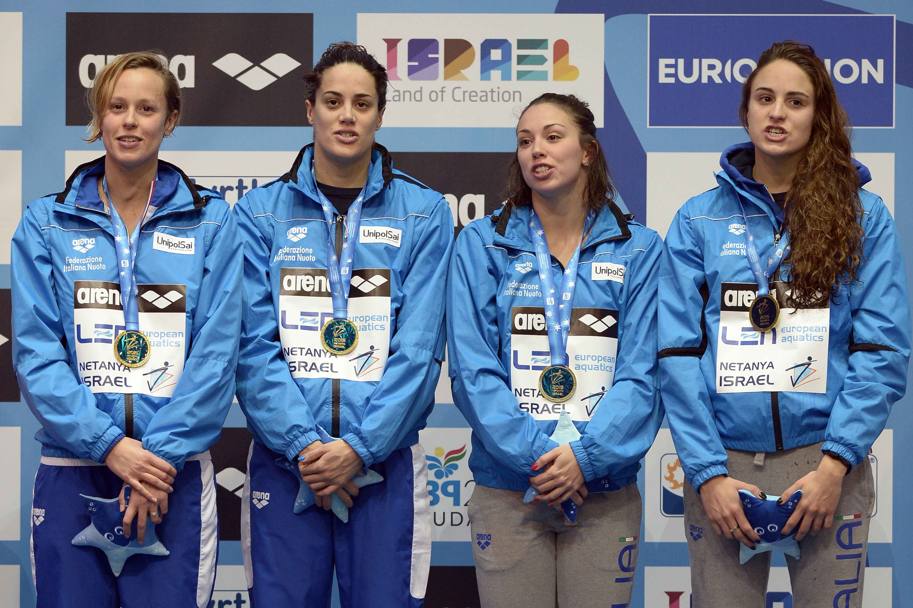  La staffetta 4x50 sl , F. Pellegrini,E. Ferraioli, S. Di Pietro e A. Pezzato, medaglia d&#39;oro in 1&#39;51